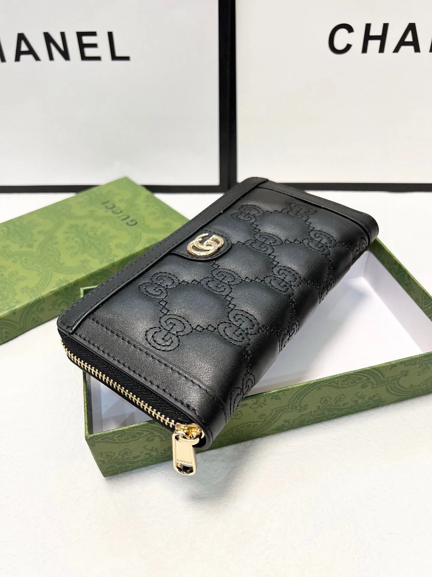 GC652 GG Marmont Zip Around Wallet / 7.5"W x 4.1"H x .8"D