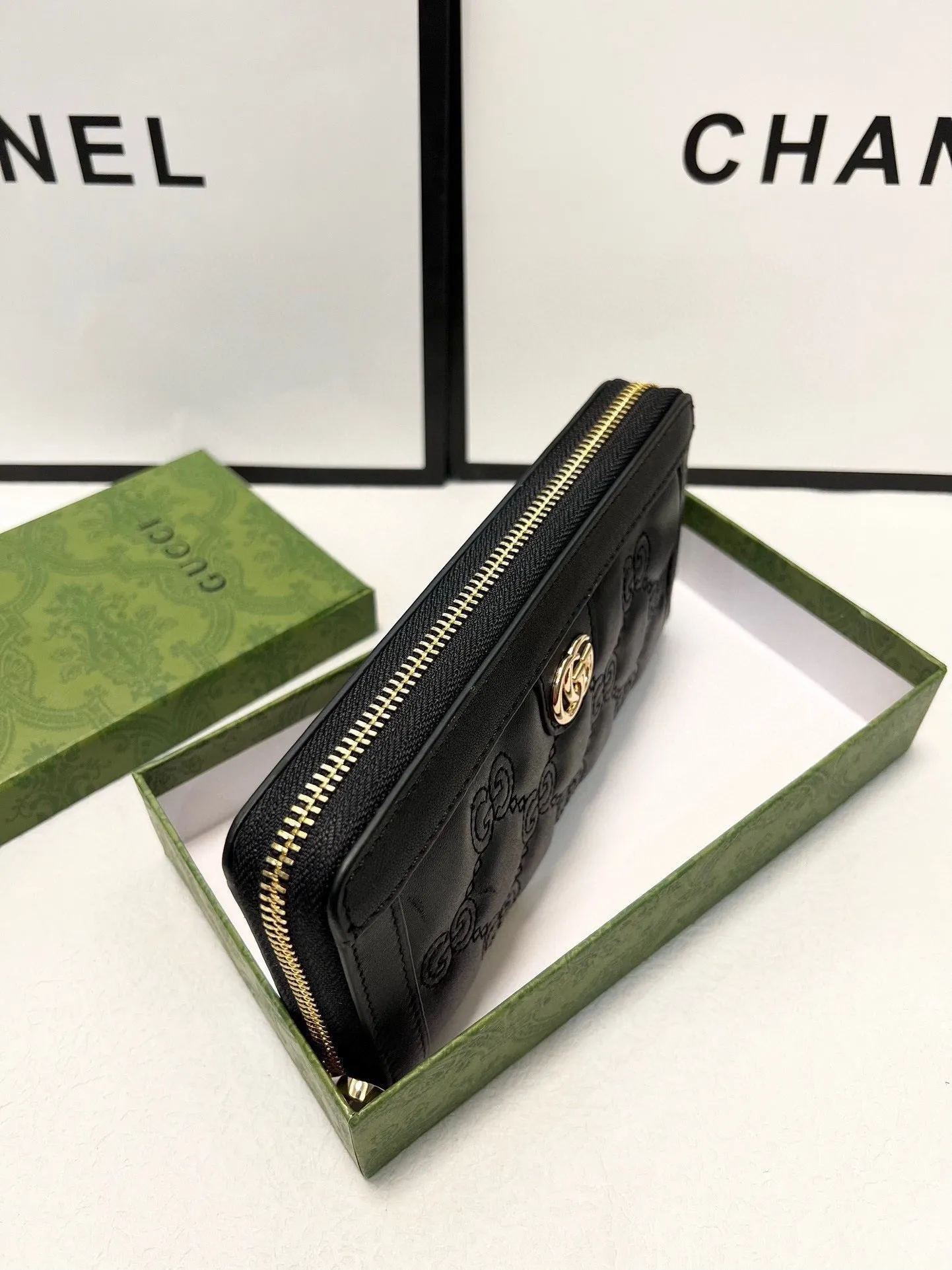 GC652 GG Marmont Zip Around Wallet / 7.5"W x 4.1"H x .8"D