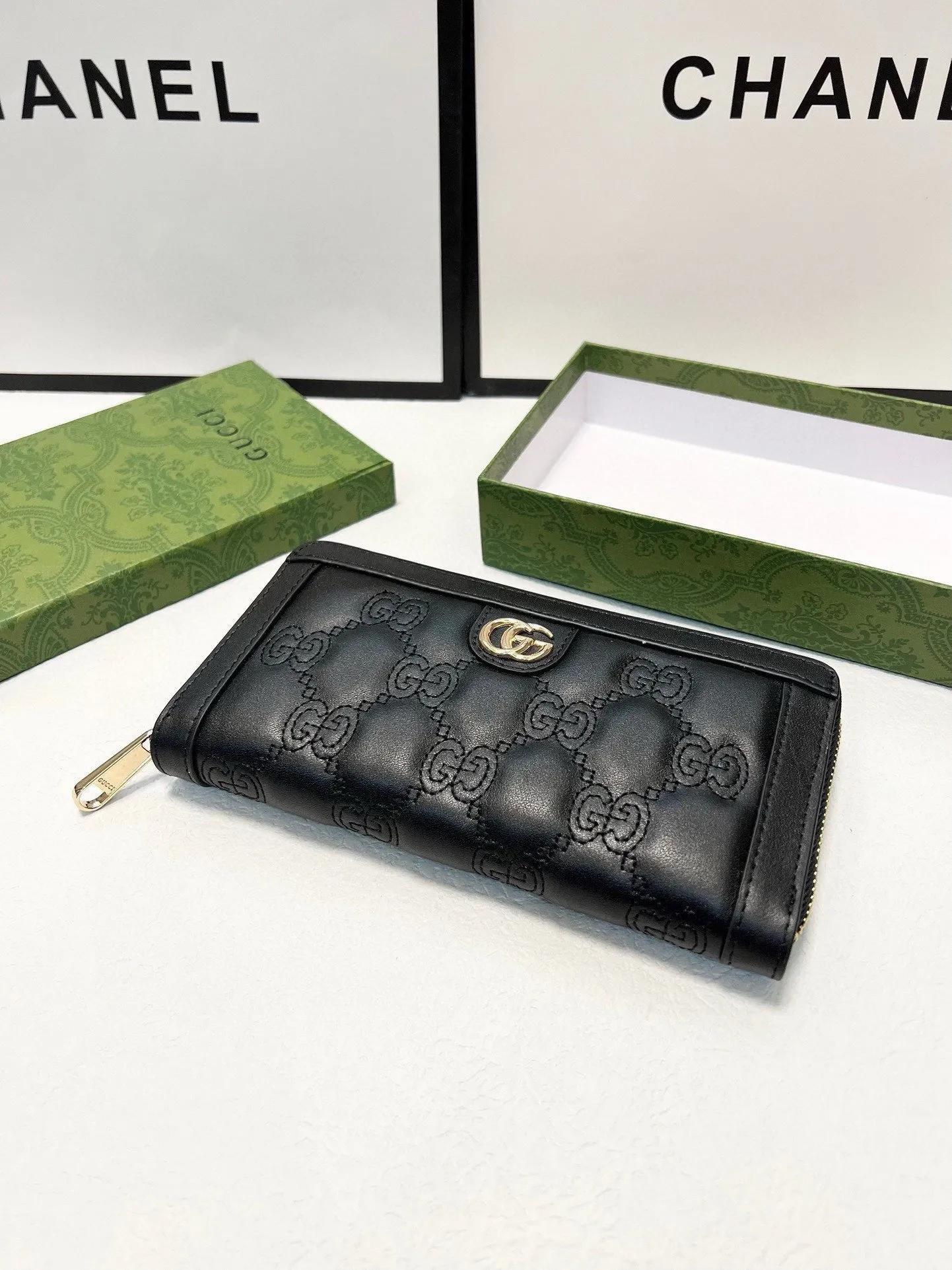 GC652 GG Marmont Zip Around Wallet / 7.5"W x 4.1"H x .8"D